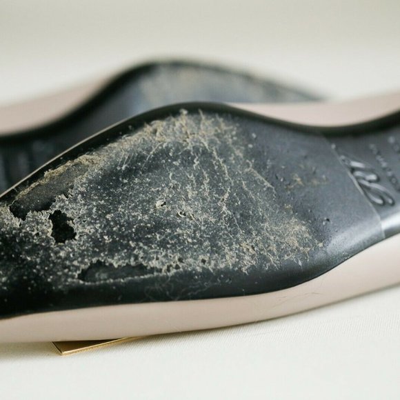 Roger Vivier | Flats w/ Buckle - Picture 10 of 13